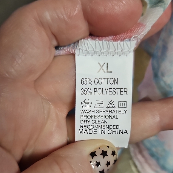 Chic Pink and Cream Floral Cape with Flowing Silhouette - Picture 6 of 6